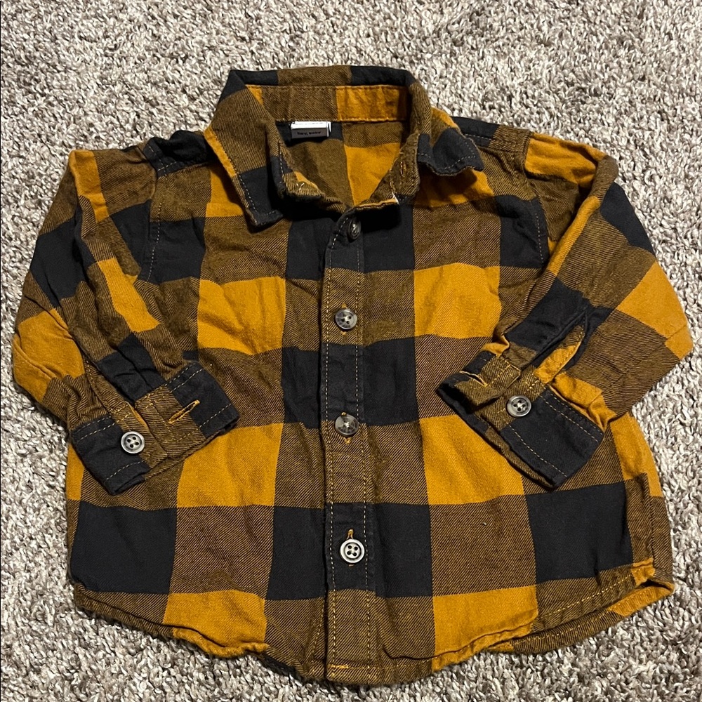 Old Navy Infant Plaid Button Up Flannel Shirt in Black and Orange 6-12M